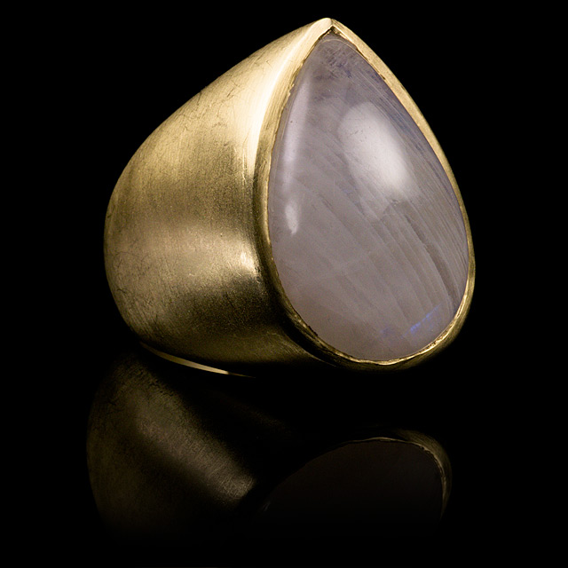 LFrank Moonstone Cabochon Gold Ring